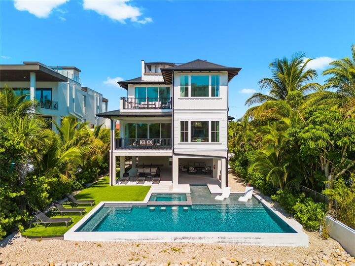 Property Photo: 551 S Washington Drive FL 34236