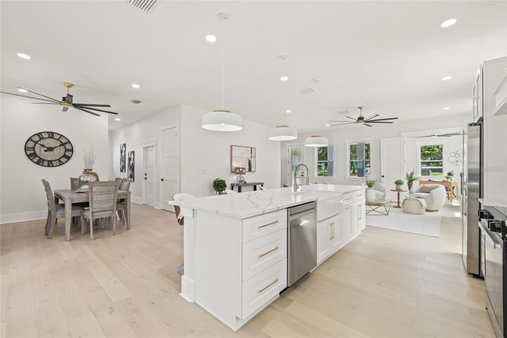 Property Photo: 1405 50th Avenue N FL 33703