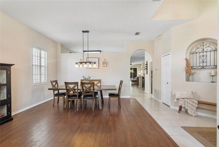Property Photo: 3329 Foxcroft Circle FL 32765