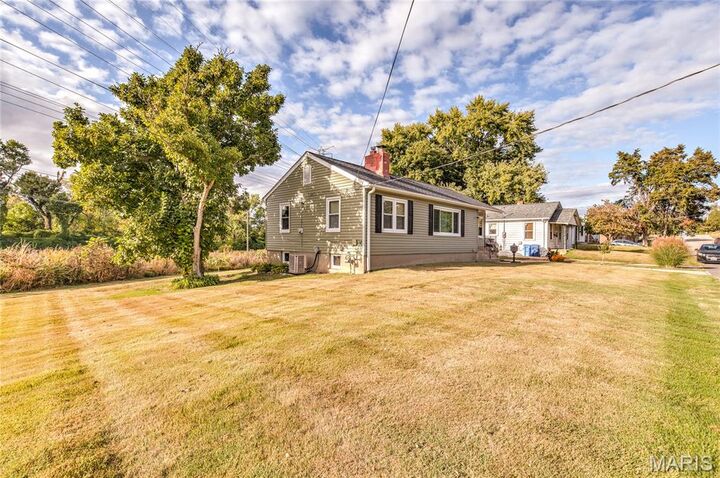 Property Photo: 733 Rue Saint Charles Street MO 63031