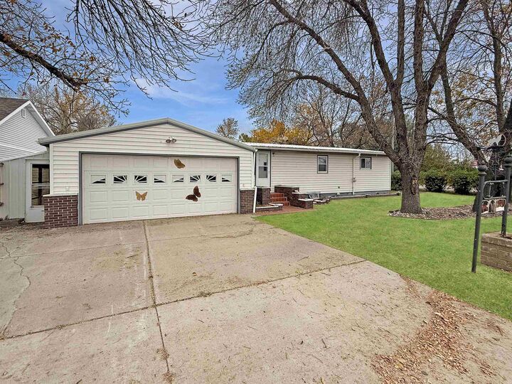 121 37th Ave SE  Minot ND 58701 photo