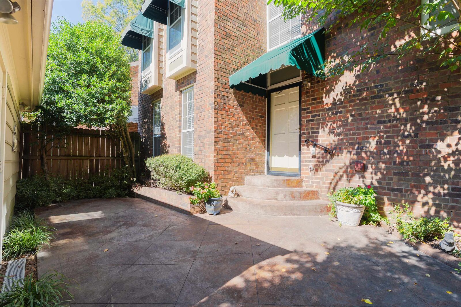 Property Photo: 6932 Midhurst Rd 6932 TN 38119