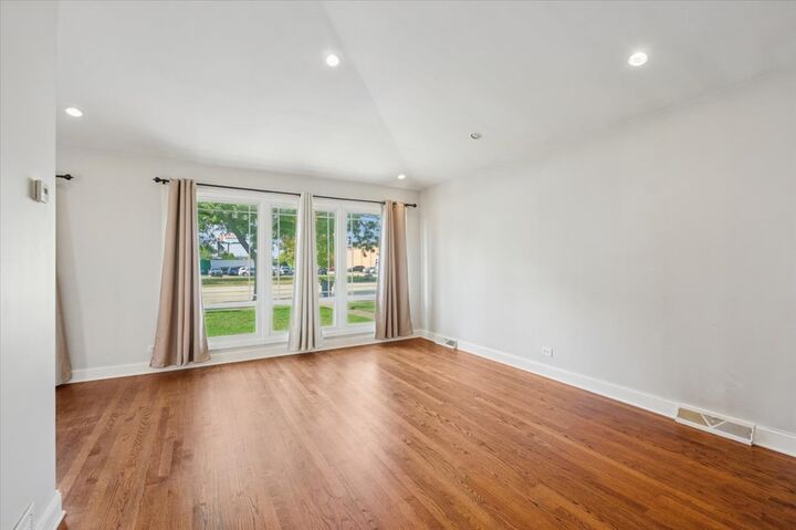 Property Photo:  2243 S Wolf Road  IL 60018 