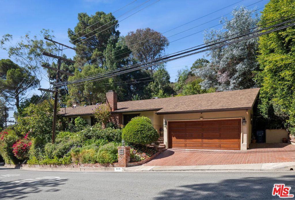 Property Photo:  9415 Cherokee Lane  CA 90210 