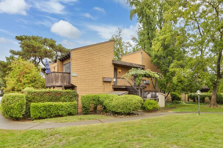 Property Photo:  820 Woodside Lane 7  CA 95825 