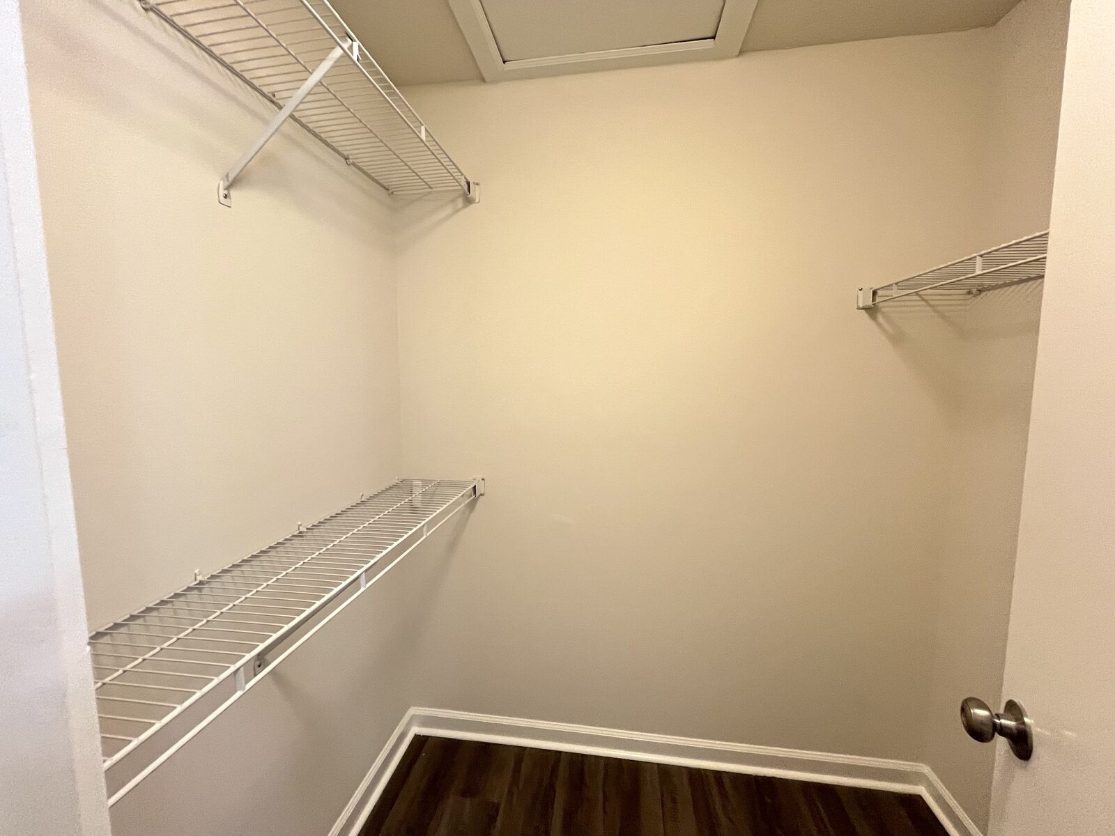 Property Photo:  5813 Avalon Ct  TN 37076