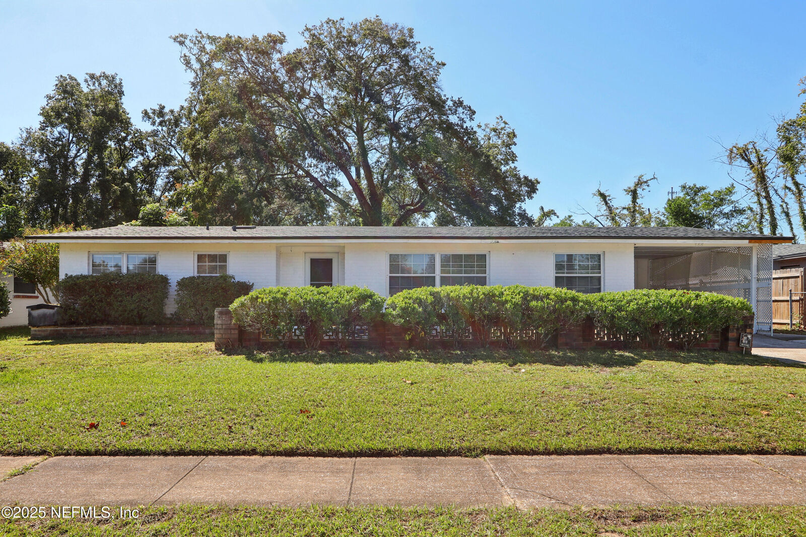 Property Photo: 588 Clermont Avenue S FL 32073