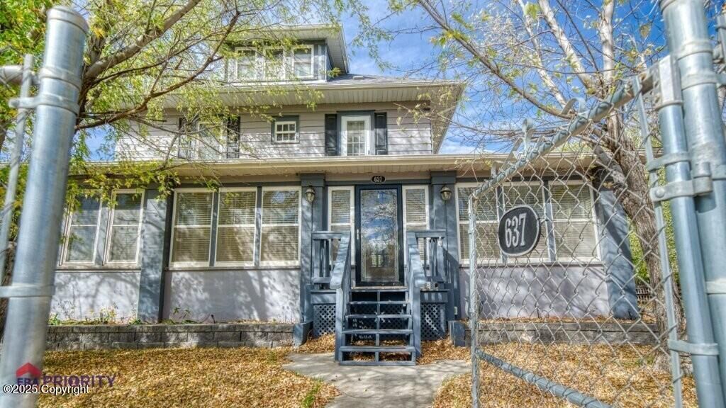 Property Photo: 637 Pine St - WY 82730