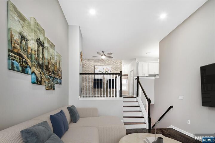Property Photo:  276 Roslyn Court  NJ 07093 