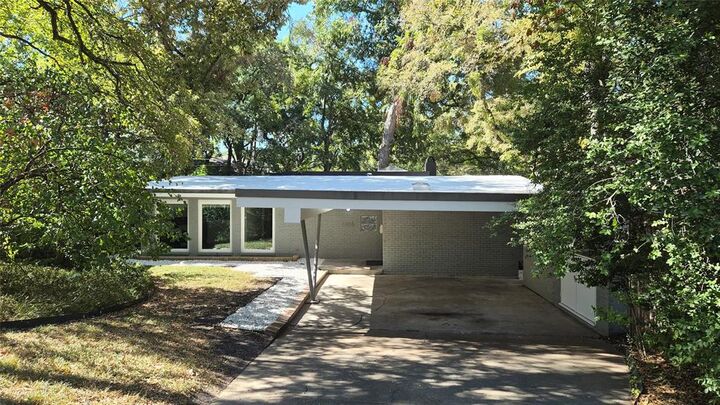 Property Photo:  1055 Tipperary Drive  TX 75218 