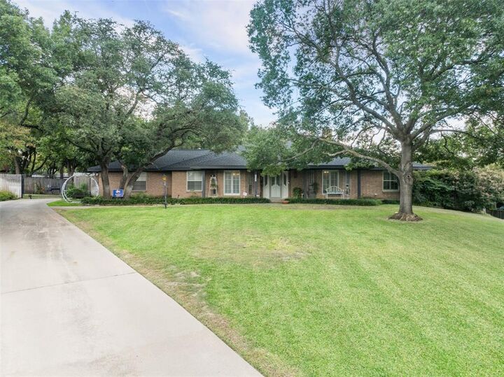 Property Photo: 7801 Timberwood Court TX 76179