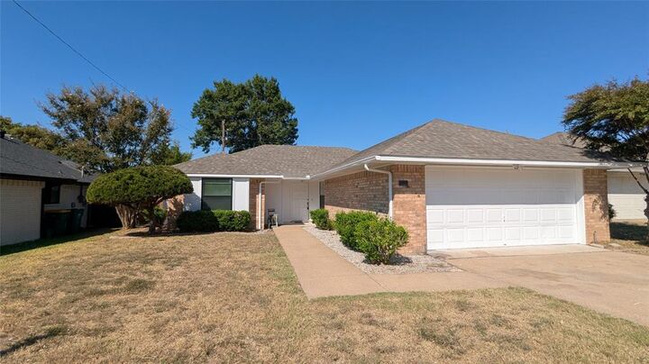 Property Photo:  750 Rosehill Lane  TX 75104