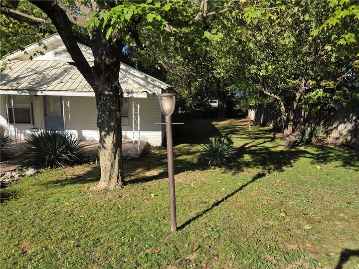 Property Photo:  206 McKennon Street  AR 72616 