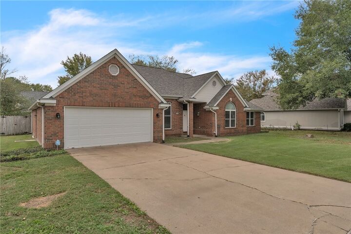 Property Photo: 105 W Henson Avenue AR 72764