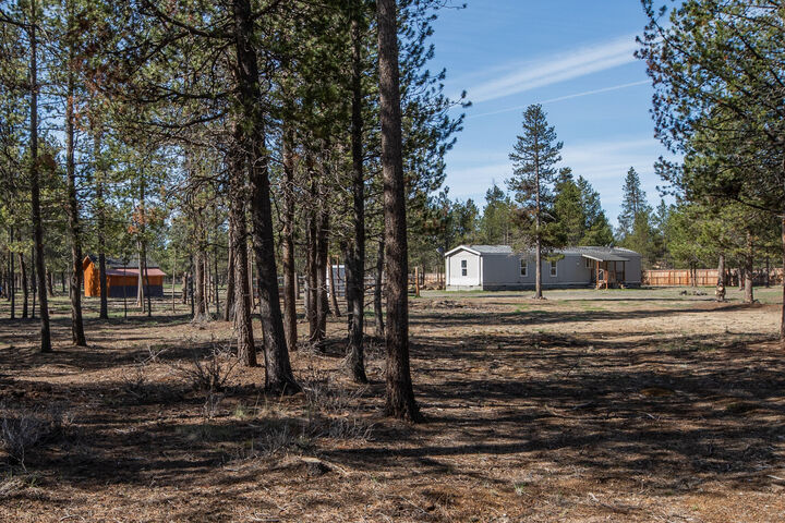 Property Photo:  8859 Split Rail Road  OR 97739 