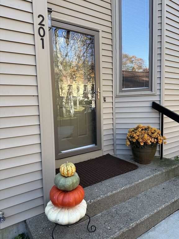 Property Photo:  770 Salisbury Street 201  MA 01609 