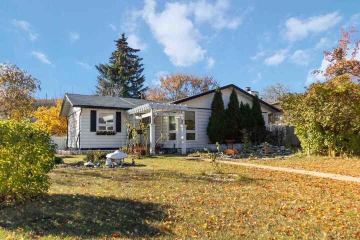 Property Photo: 1 Harris Crescent AB T9H 1N3