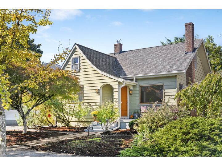 Property Photo:  1377 NE 49th Ave  OR 97213