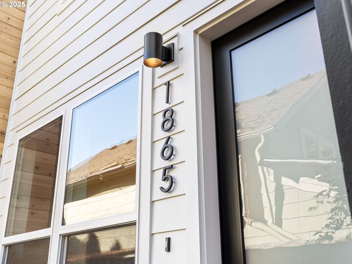 Property Photo:  1865 SE Tacoma St 3  OR 97202 