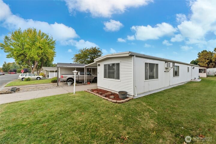 Property Photo:  1031 SE Scenic View Drive  WA 99324 