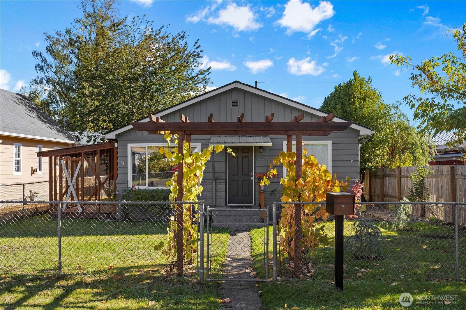 Property Photo:  1206  J Street  WA 98531 