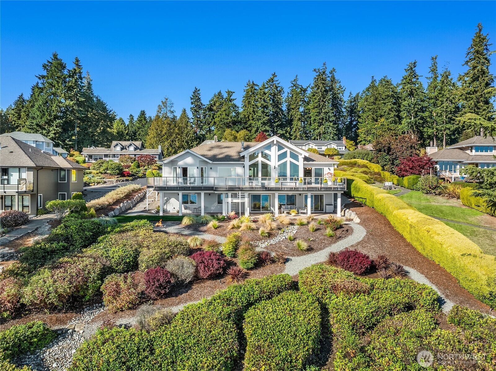 Property Photo: 10052 Edgecombe Place NE WA 98110