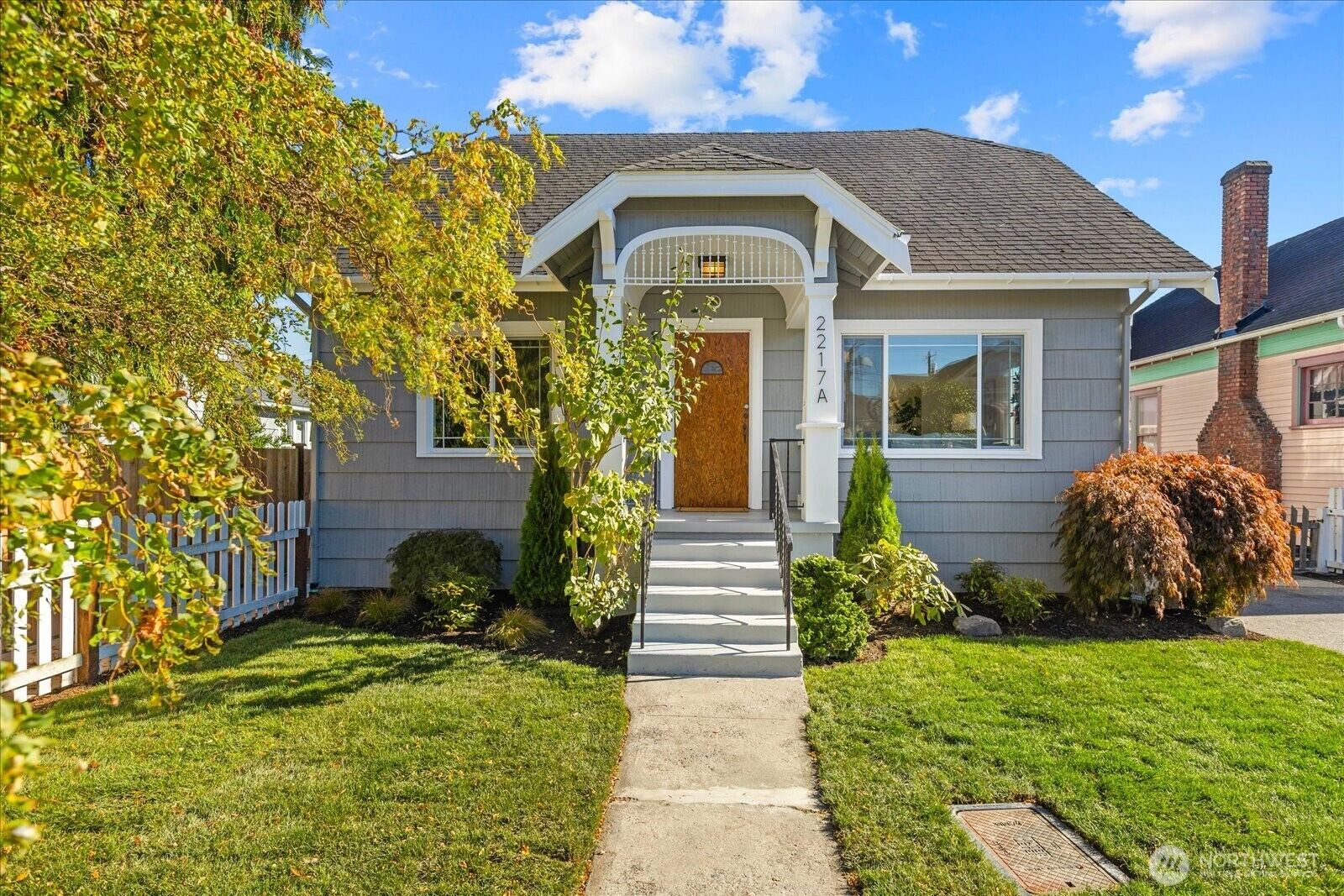 Property Photo: 2217 Hoyt Avenue A WA 98201