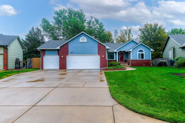 8618 W Oak Ridge Cir  Wichita KS 67205 photo