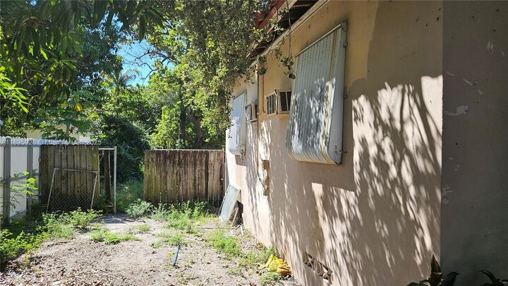 Property Photo: 1570 NE 141st St FL 33161
