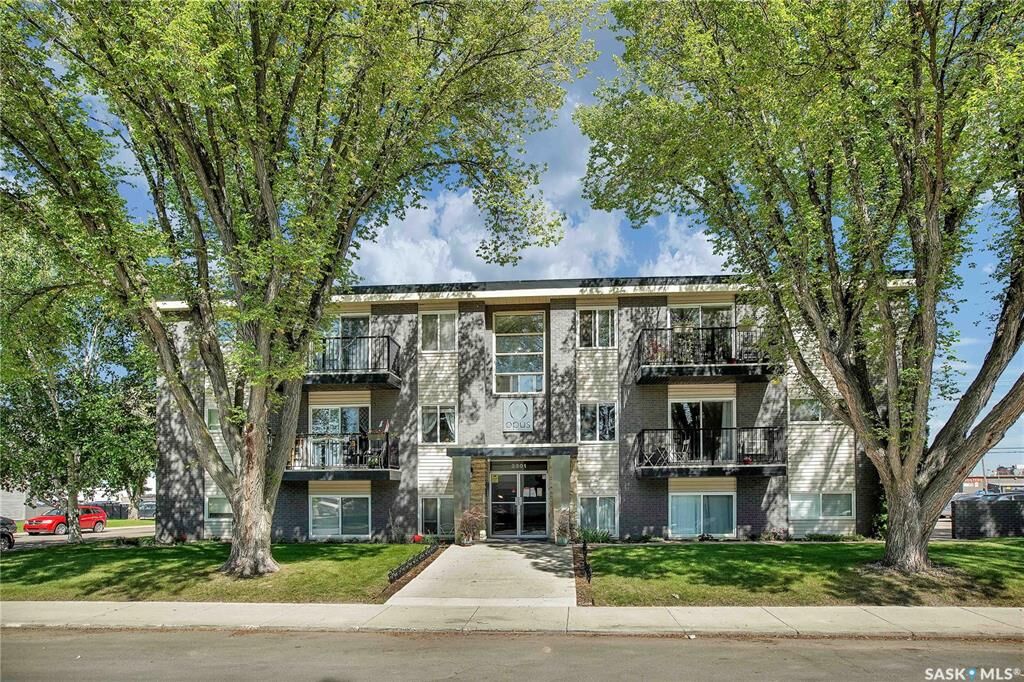 Property Photo: 2301 7th Street E 8 SK S7H 1A2