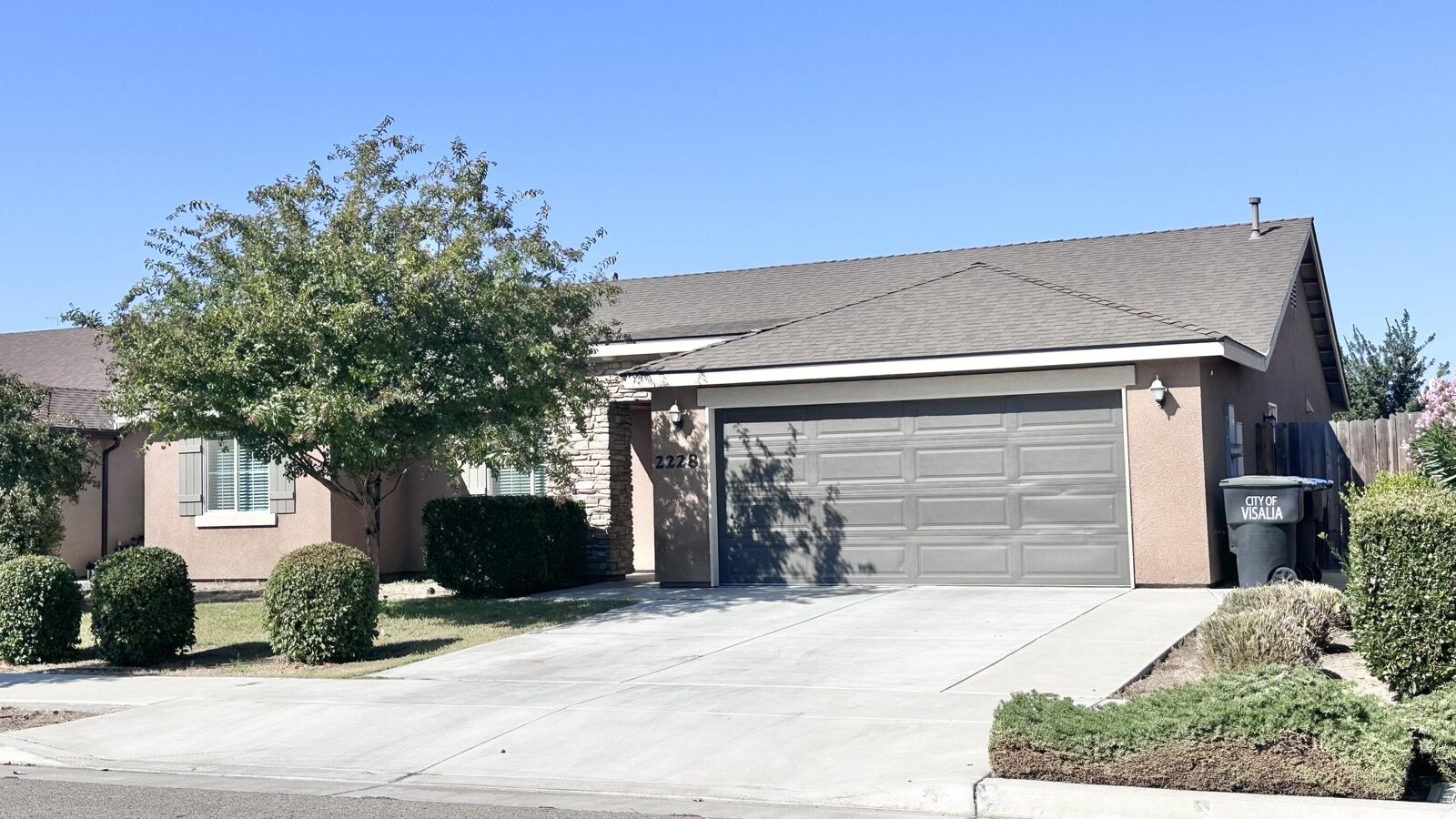 Property Photo: 2228 E Four Creeks Avenue CA 93292