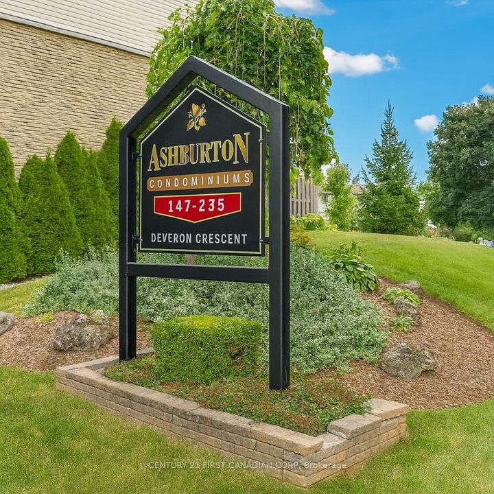 Property Photo: 195 Deveron Crescent 40 ON N5Z 4J7