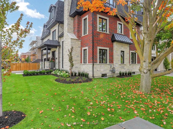 Photo de la propriété:  31 Naughton Drive  ON L4C 4M6 