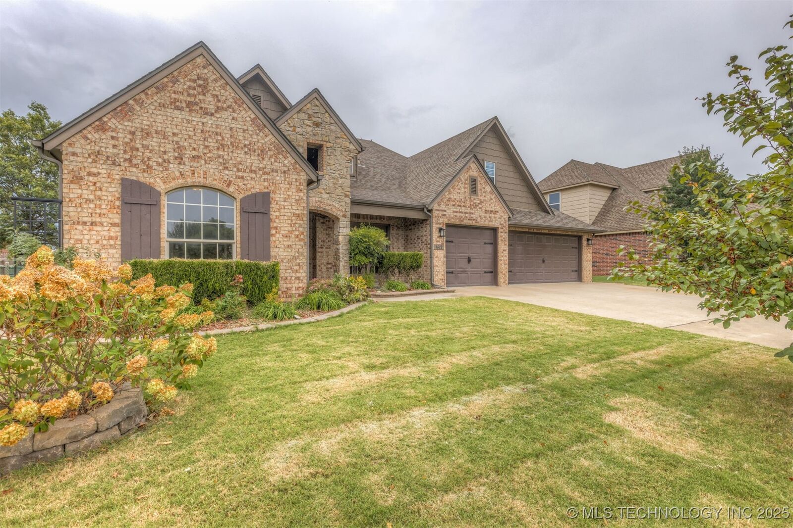Property Photo:  1612 W Vail Street  OK 74012