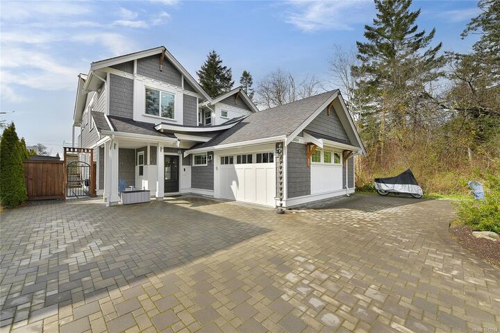 Property Photo: 10324 Tsaykum Rd BC V8L 0A2