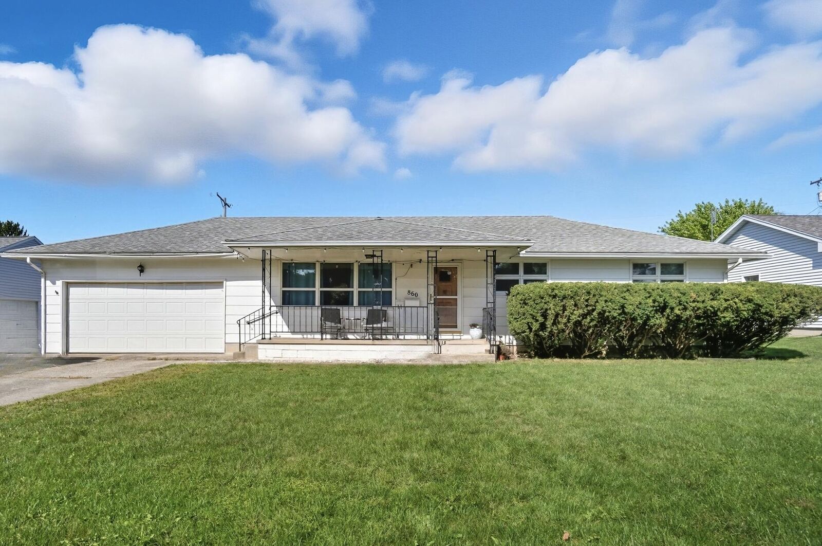 Property Photo: 860 Amherst Drive OH 43078