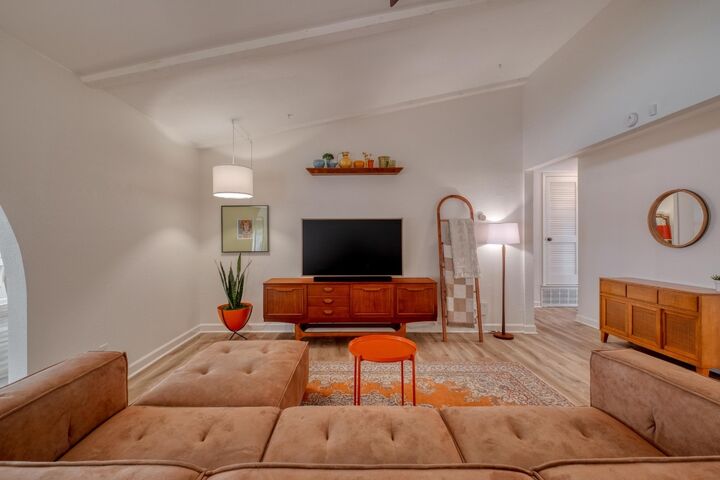 Property Photo: 9214 Hunters Trace E TX 78758