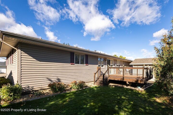 Property Photo:  643 9th Avenue SW  ND 58601 