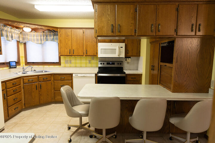 Property Photo:  602 3rd Avenue NE  ND 58622