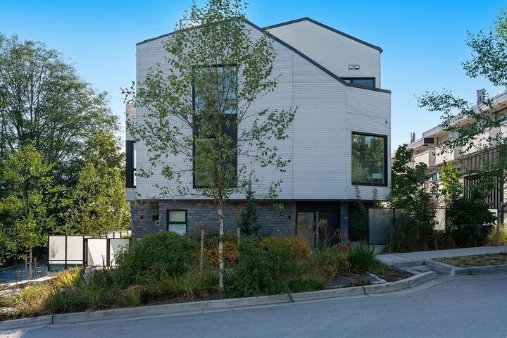 Property Photo: 650 E 2nd Street 201 BC V7M 1E3