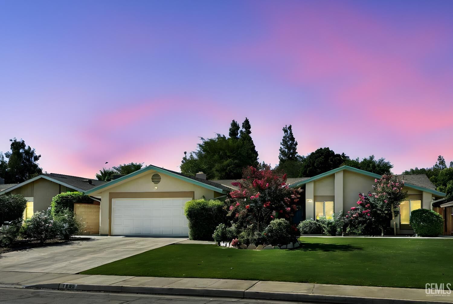 Property Photo: 7009 Quailwood Drive CA 93309