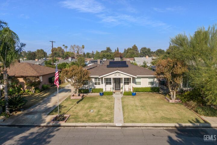 Property Photo:  2525 Bay Street  CA 93301 