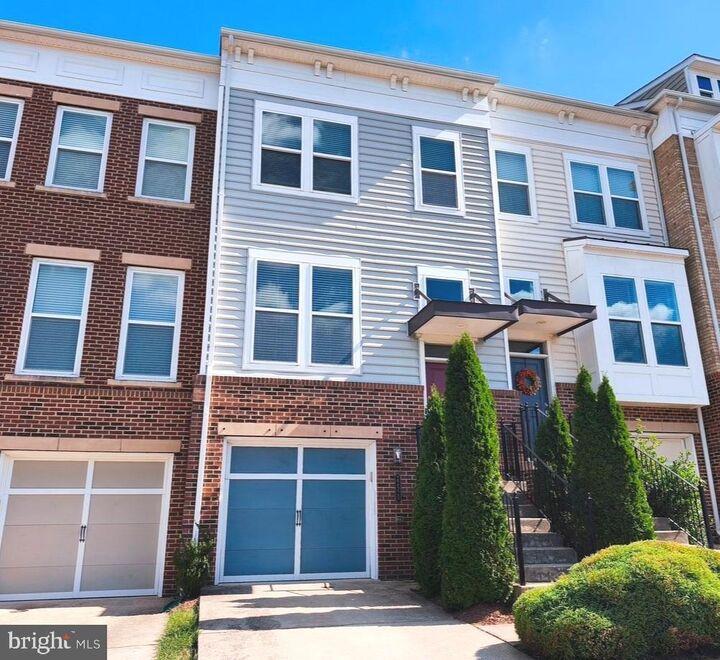 Property Photo:  22520 Highcroft Terrace  VA 20148 