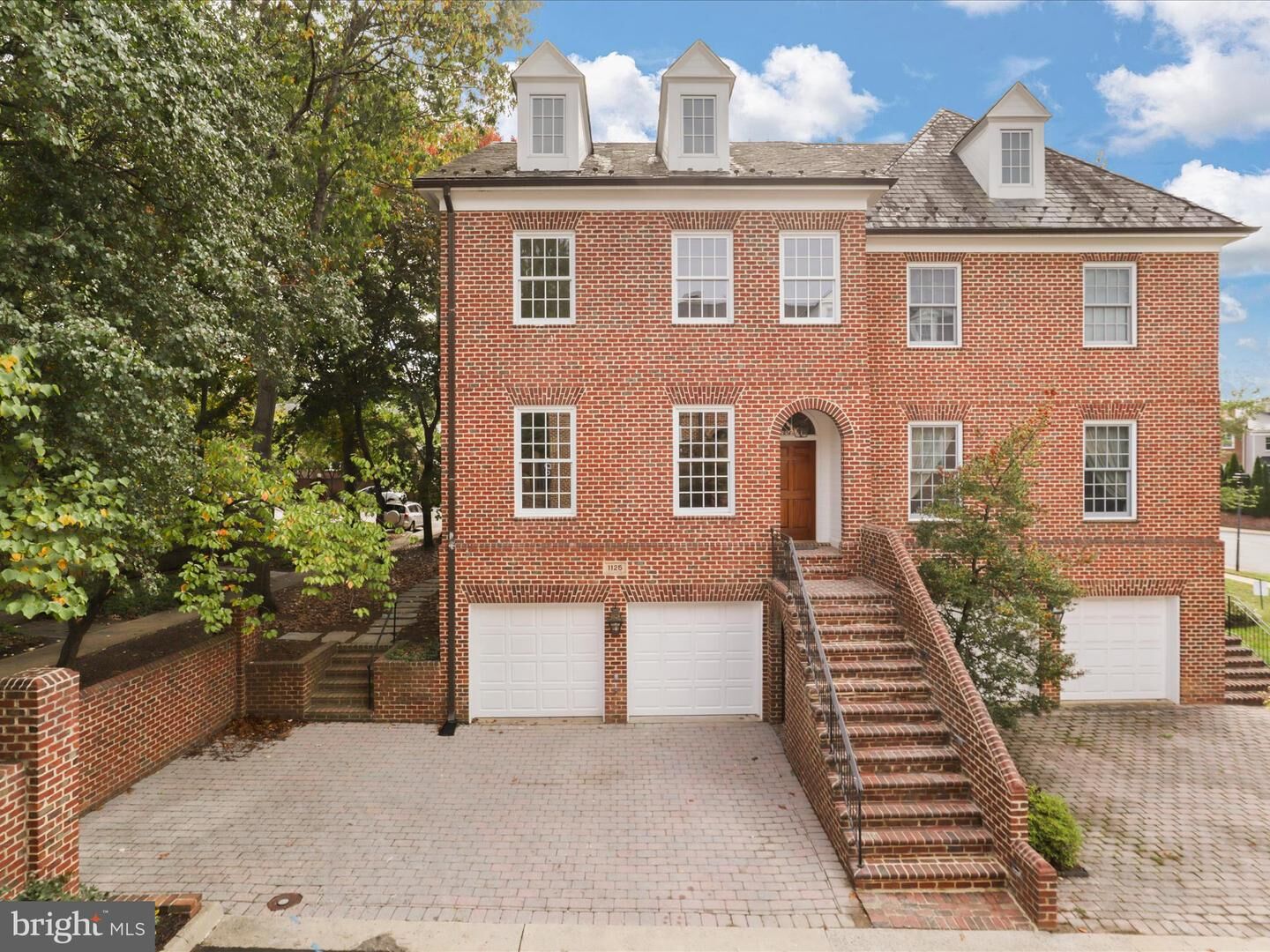 Property Photo: 1125 Kensington Road VA 22101