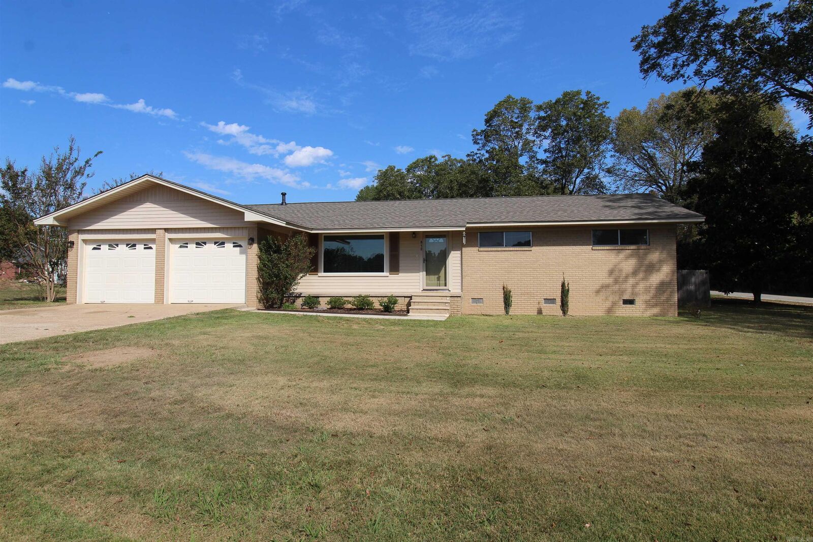 Property Photo:  810 Peach Street  AR 72129 