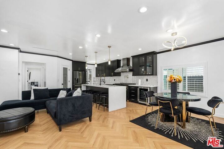 Property Photo: 3012 W 73rd St CA 90043