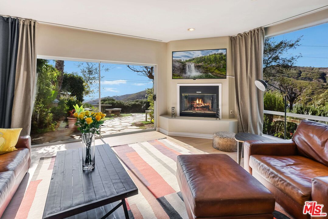 Property Photo: 4350 Hillview Dr CA 90265