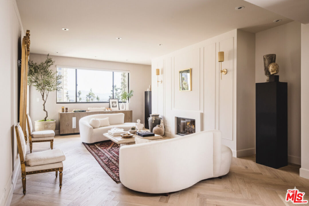 Property Photo:  2122 Century Park Ln  CA 90067