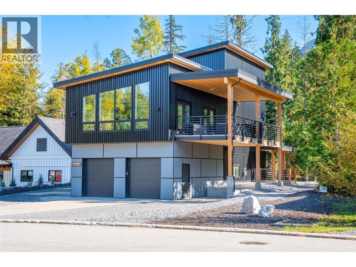1570 Hiob Road  Revelstoke BC V0E 2S1 photo