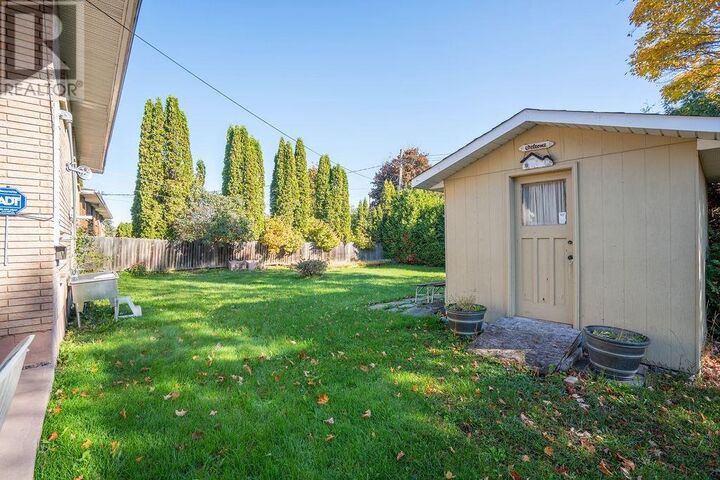 Photo de la propriété: 20 Admiral Dr ON P6C 5W3